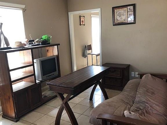 4th image of 2200-02 Desire St