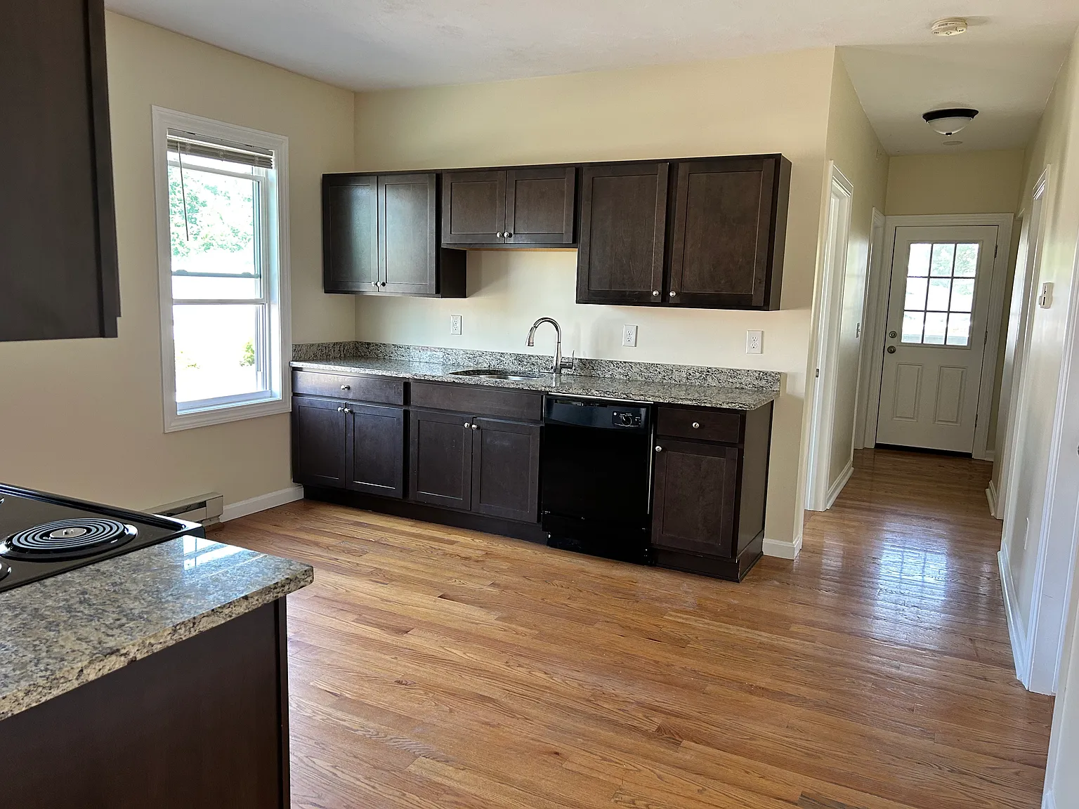 327 Hamilton St — Photo 4