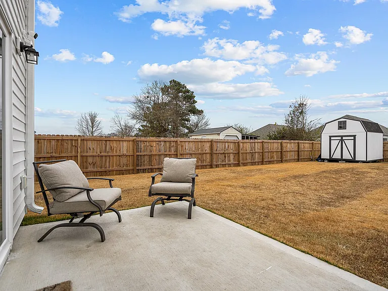 402 Folkstone Rd — Photo 12
