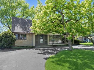 3263 Sprucewood Ln, Wilmette, IL 60091