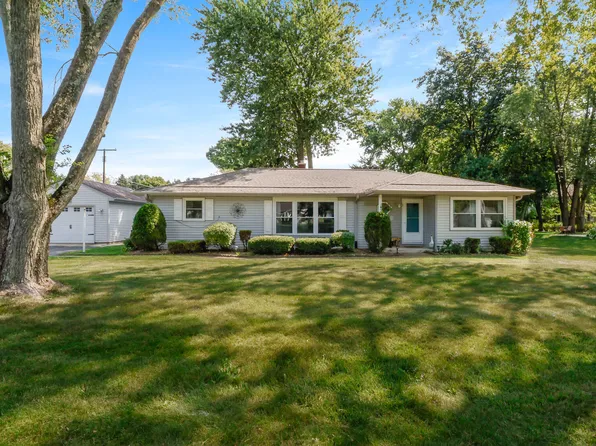 2006 Rebecca St, Valparaiso, IN 46383