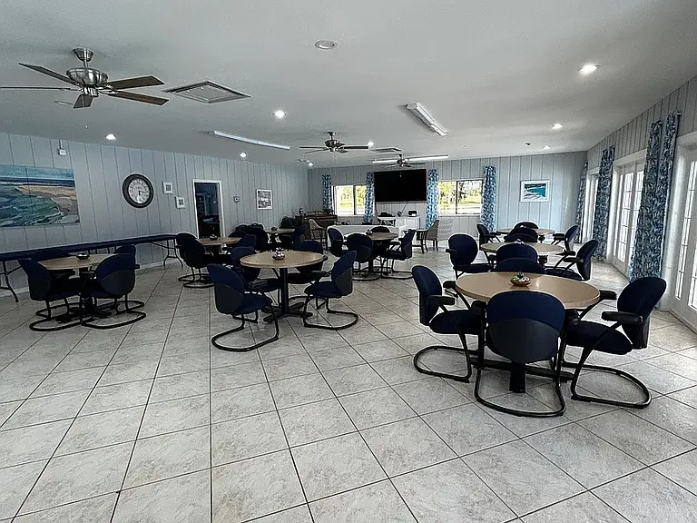 1540 Glen Oaks Dr E #B-221 — Photo 31