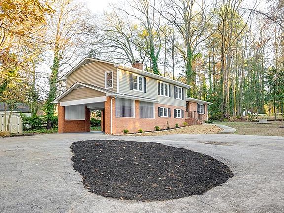 3rd image of 7815 Noble Ave