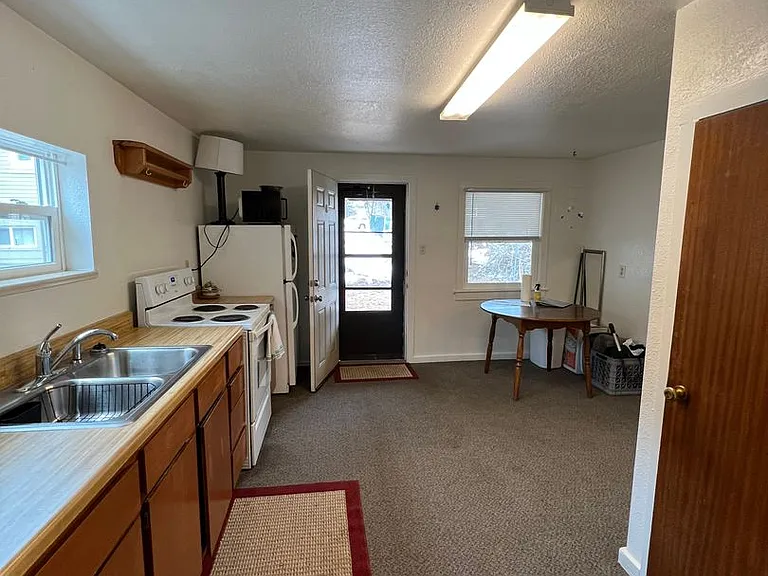 405 Laurel St — Photo 3