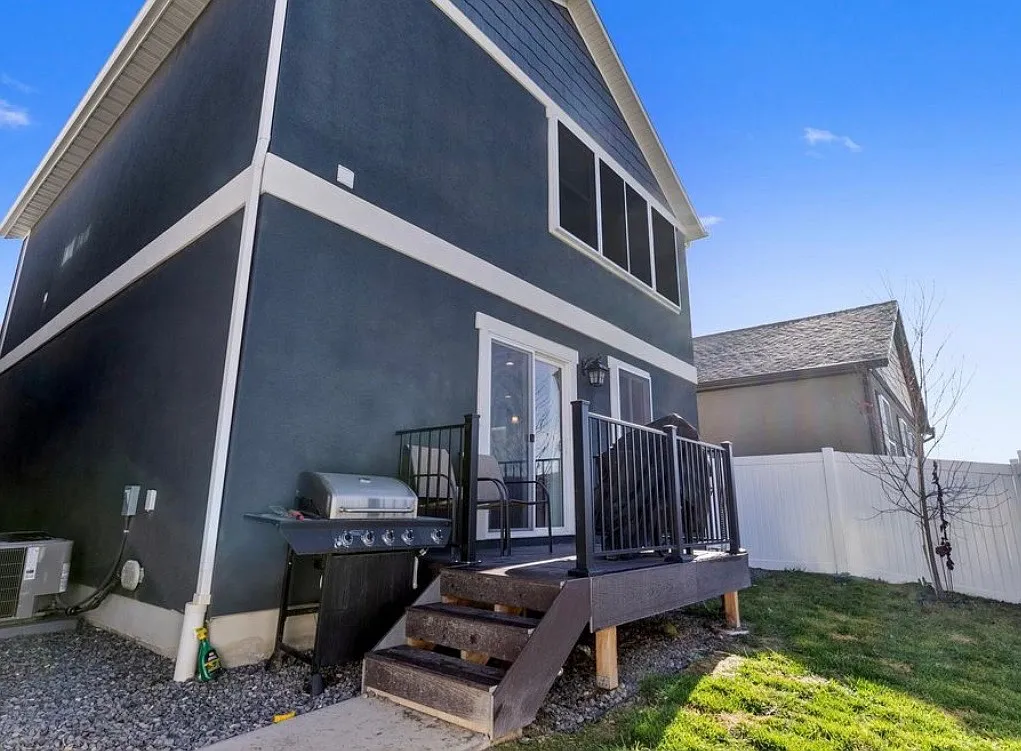 4 bed, 3.5 bath, 2734 sqft, $2,750 — Photo 2