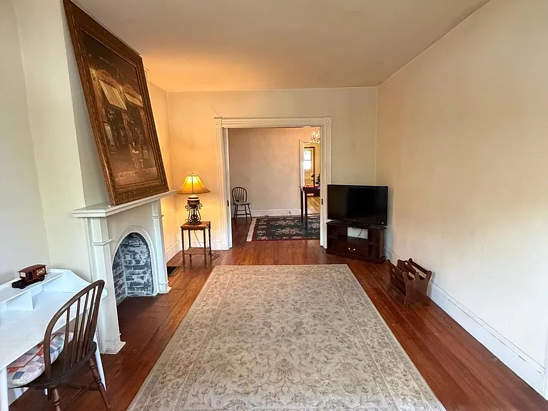 508 W Burke St — Photo 9