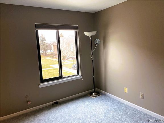 5th image of 42519 Lilley Pointe Dr #8