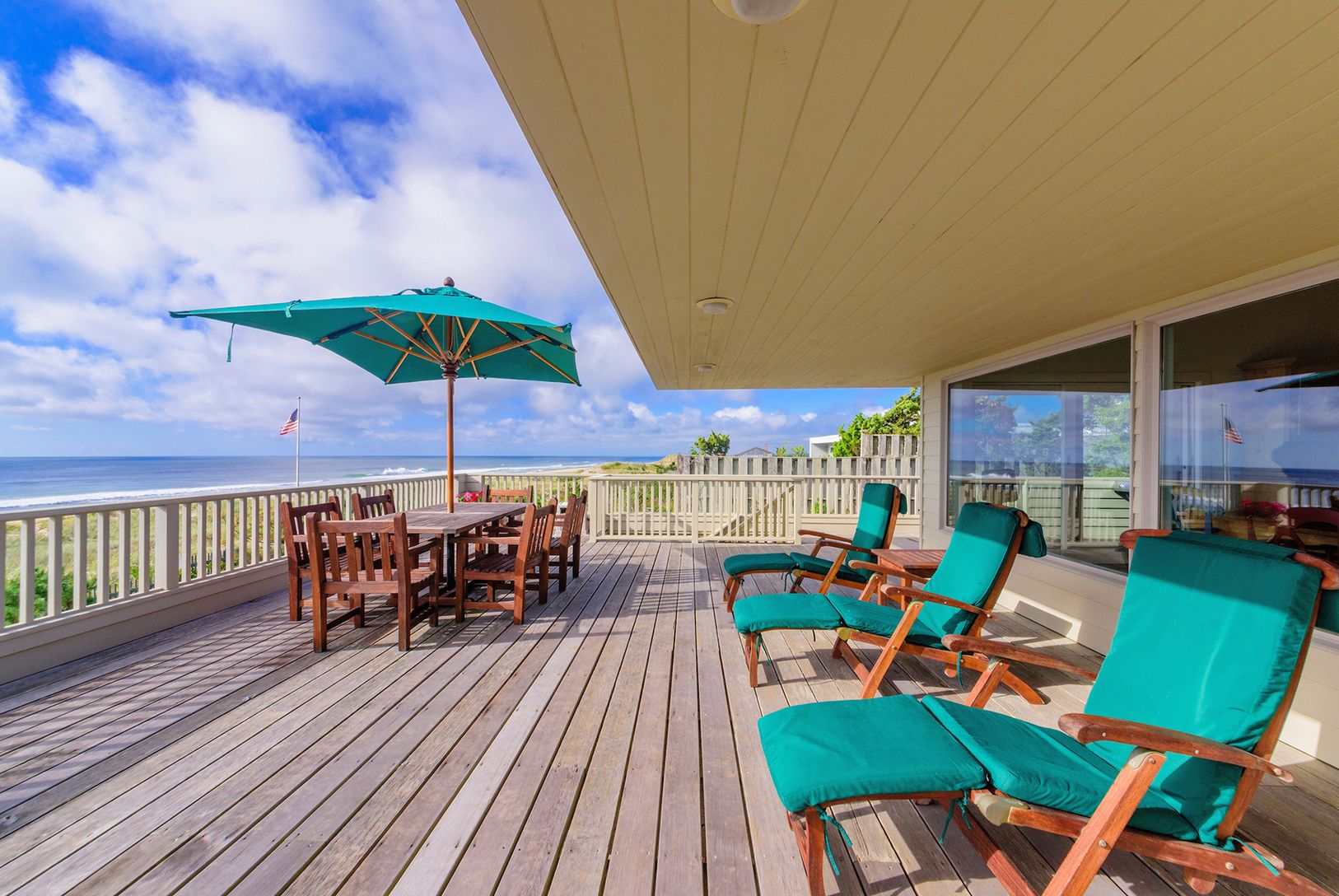  Spacious Decks Overlooking the world