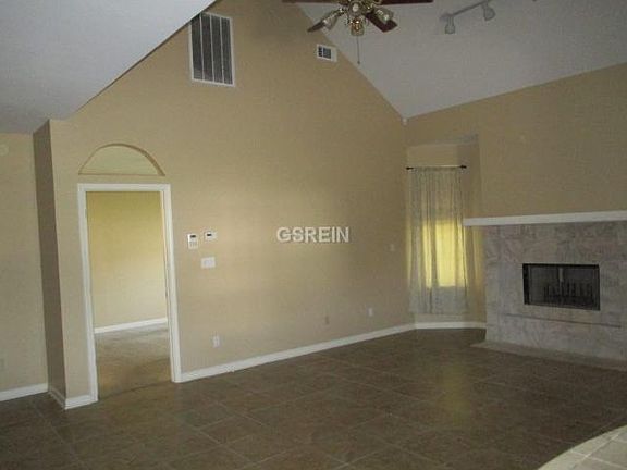 3rd image of 1536 Crescent St