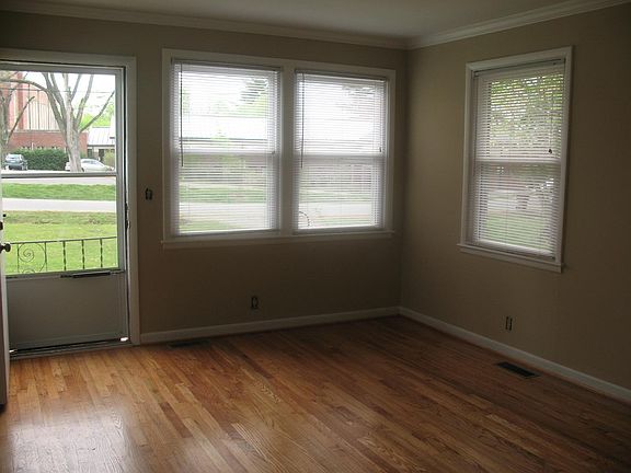 4th image of 3005 Oakland Ave