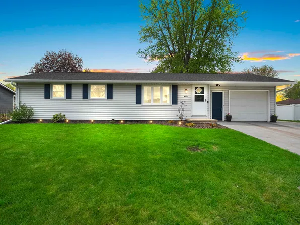 1049 Debra St, Wrightstown, WI 54180