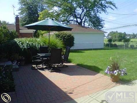 Backyard patio.jpg