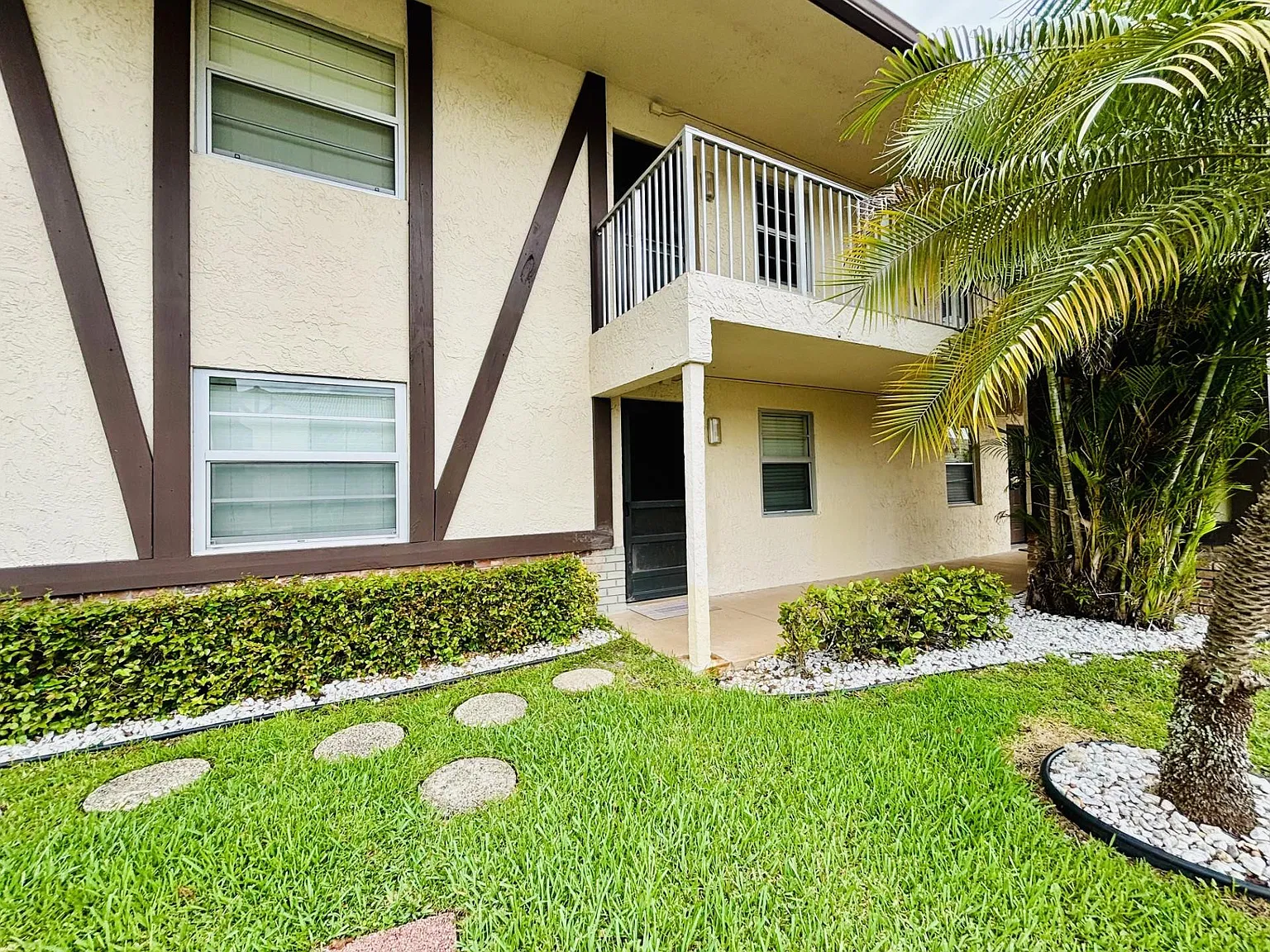 2 bed, 2.0 bath, 790 sqft, $2,200 — Photo 2