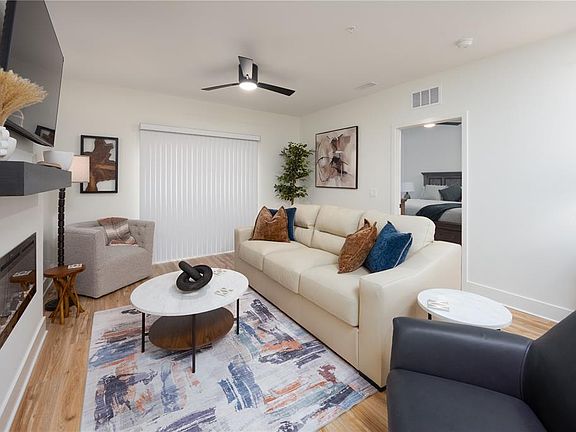 5th image of 419 SE 1st Ave #101