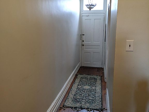 2nd image of 612 1/2 N 21st St