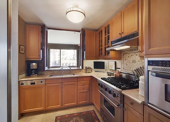 Sold by Warburg | media 10