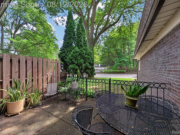 4th image of 37050 W Aragona Dr #23
