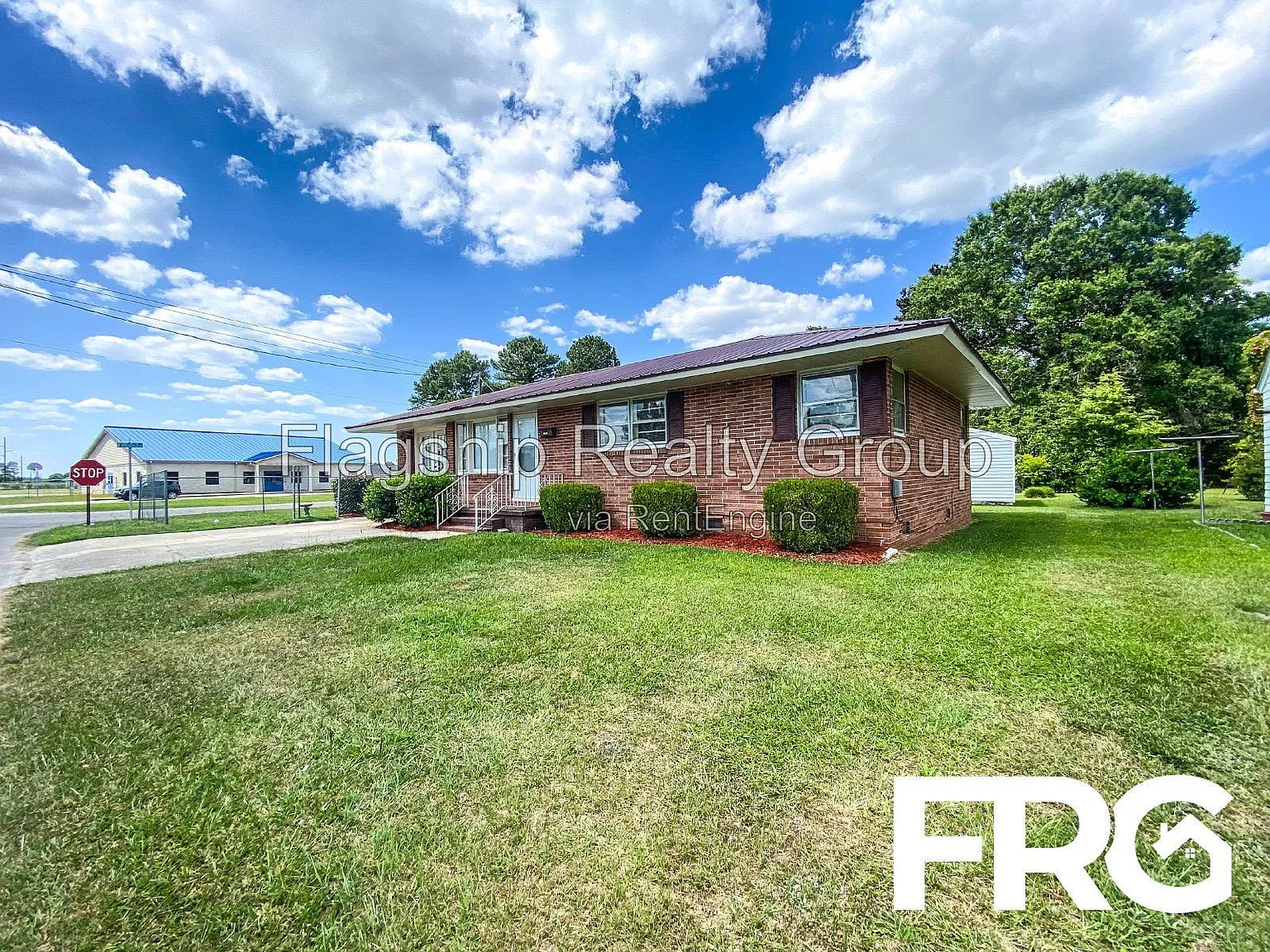 3 bed, 2.0 bath, 979 sqft, $1,330 — Photo 4