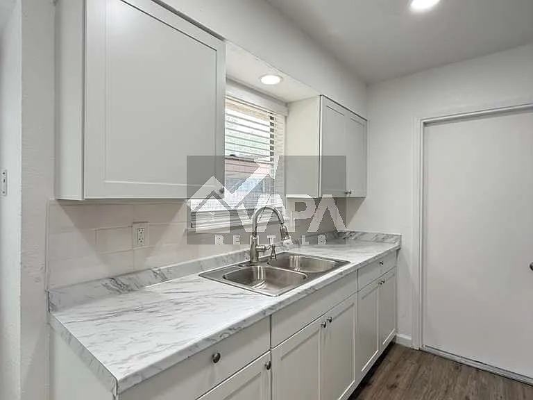 5419 Lake Grove Dr — Photo 13