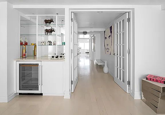 5th image of 220 E 67th St APT 9G