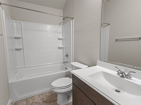 4th image of 801 Oriel Cir