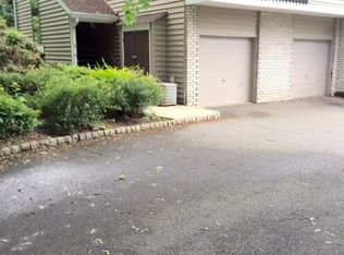 55 Hillside Ct, Clinton, NJ 08809