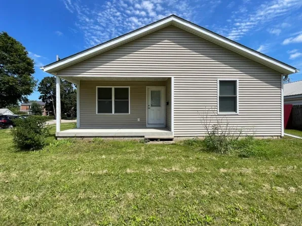 924 8th Ave, Rochelle, IL 61068