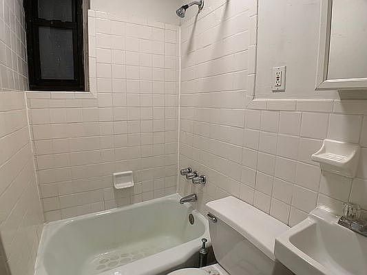 5th image of 242 E 77th St #2W