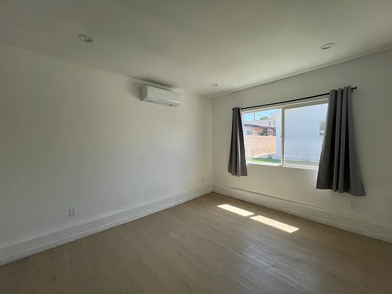 527 N Soldano Ave #527 — Photo 14