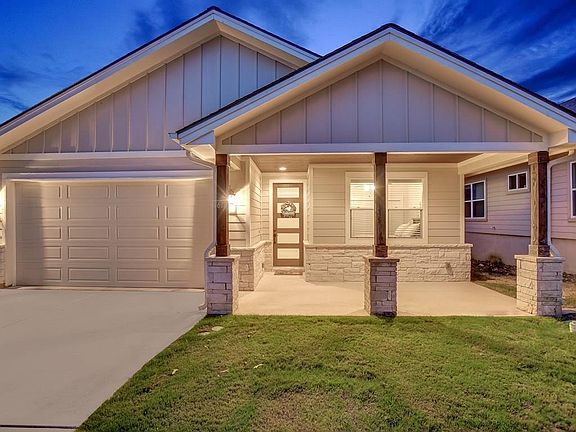3rd image of 611 Cove Cir