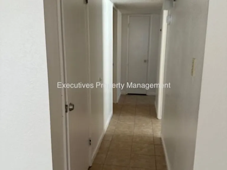 1200 Kings Ave — Photo 6