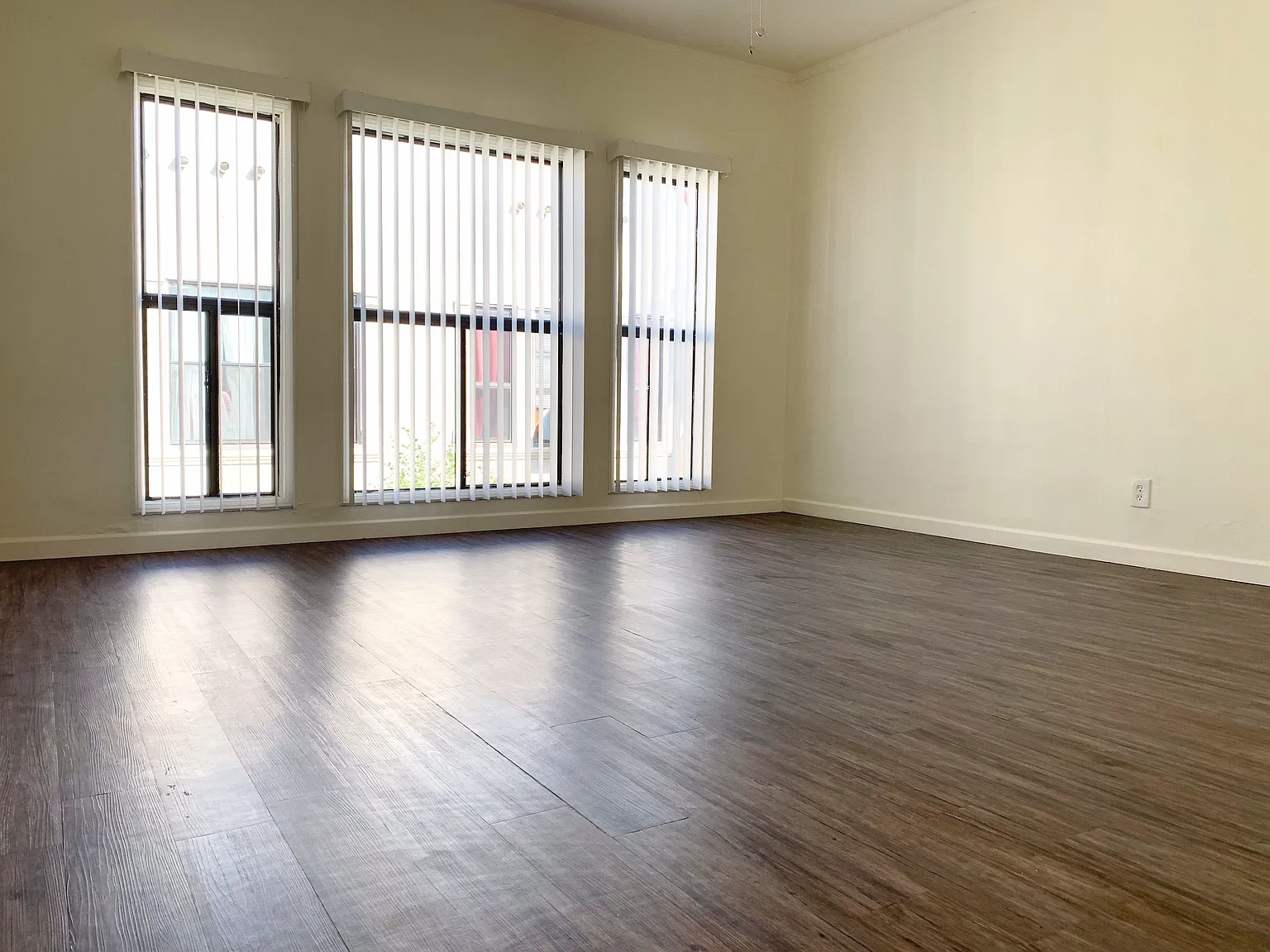 2 bed, 1000 sqft, $2,795 — Photo 3