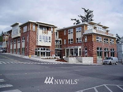1st image of 400 Winslow E #270