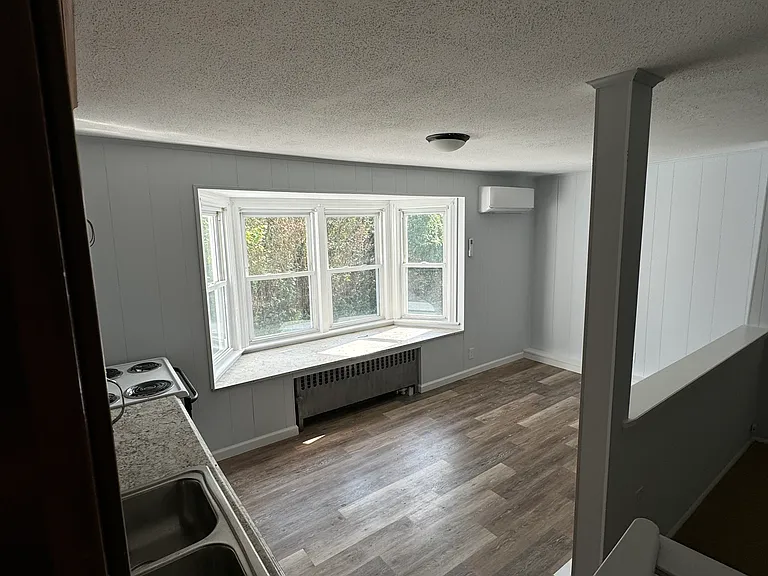 995 Newfield St #8 — Photo 6