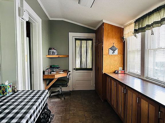 Eat In Kitchen