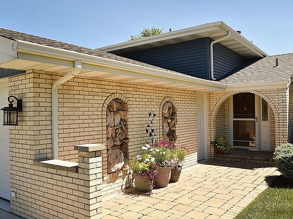 3rd image of 15601 Maple Ct