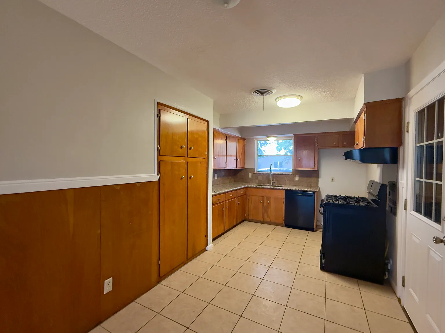 3 bed, 1160 sqft, $1,700 — Photo 4