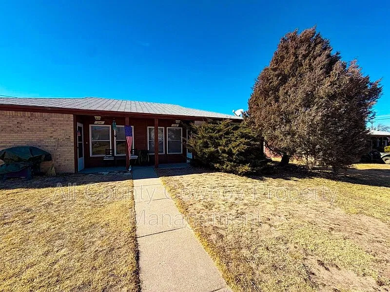 2 bed, 1.0 bath, $1,250 — Photo 2