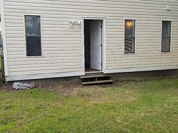 4th image of 105 E 11th St #B