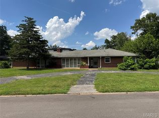 101 Stoneyside Ln, Saint Louis, MO 63132
