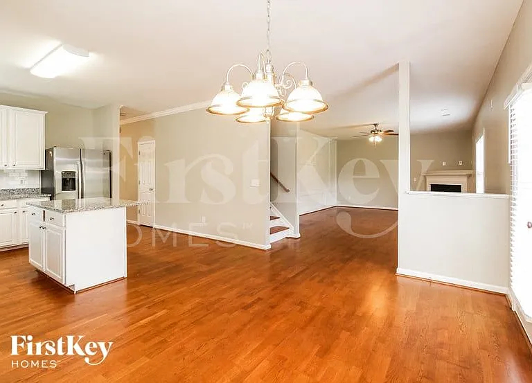 6000 Black Willow Dr — Photo 2