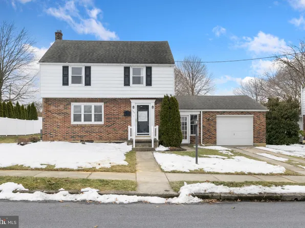 702 W Oak St, Palmyra, PA 17078