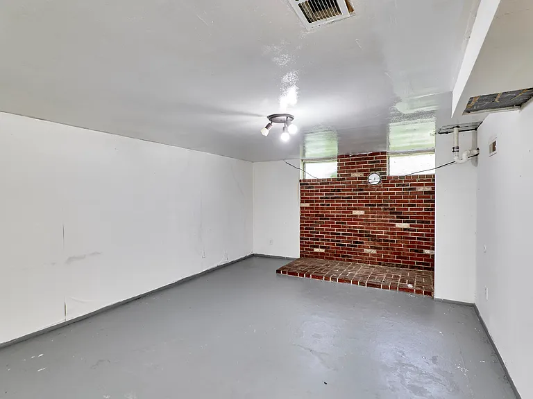 1495 Tremont Dr — Photo 33