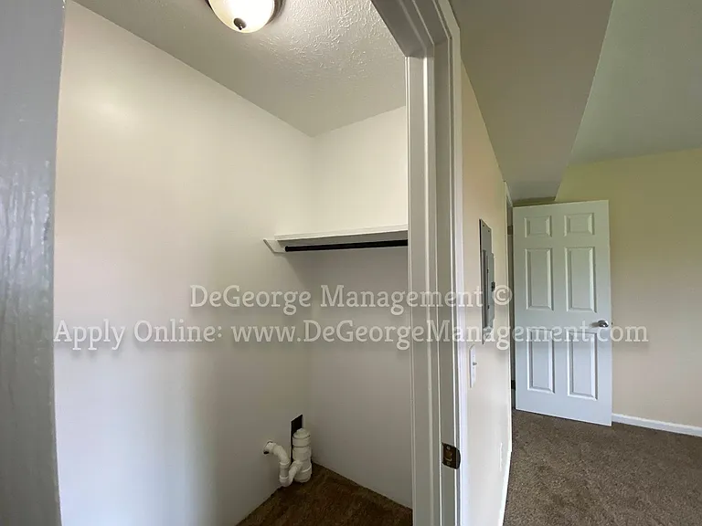 Burdick Estates Apartments — Photo 79