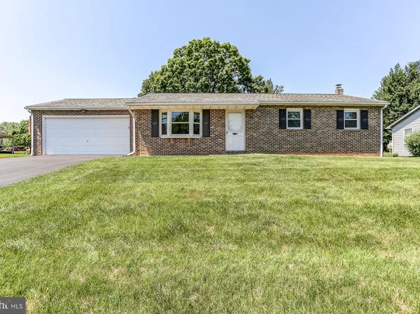 7 Burkey Dr, Denver, PA 17517