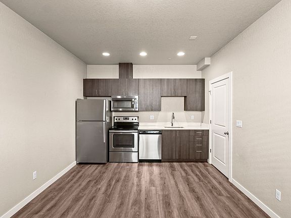 4th image of 7625 SE Milwaukie Ave #11
