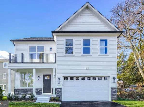 1127 Shore Dr, Edgewater, MD 21037