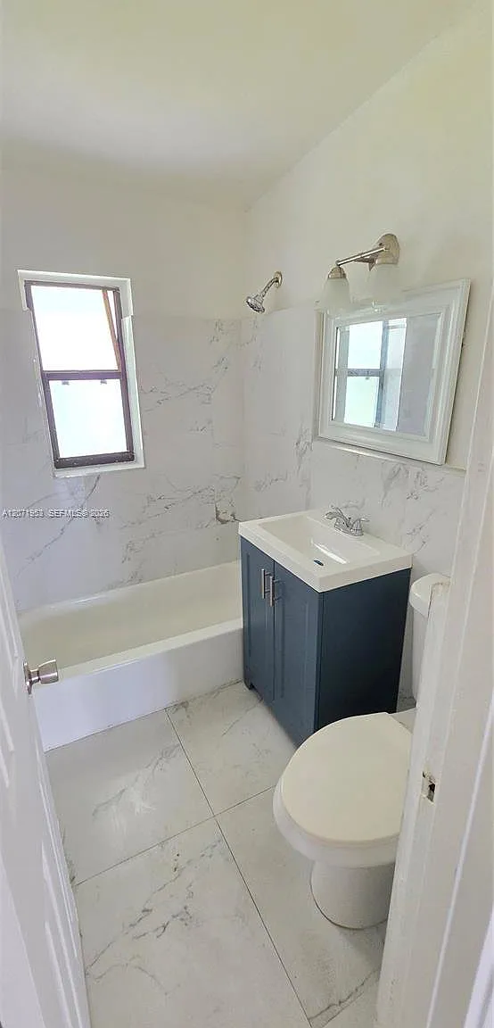 3 bed, 1.0 bath, $2,900 — Photo 4