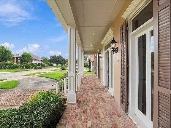 4th image of 43 Chateau Rothchild Dr