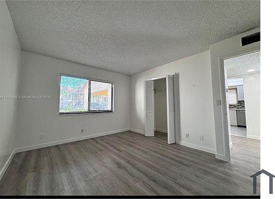 4th image of 16273 Laurel Dr